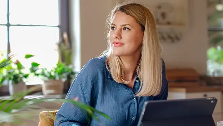Portrayal of a Capella student earning her online bachelor’s degree.