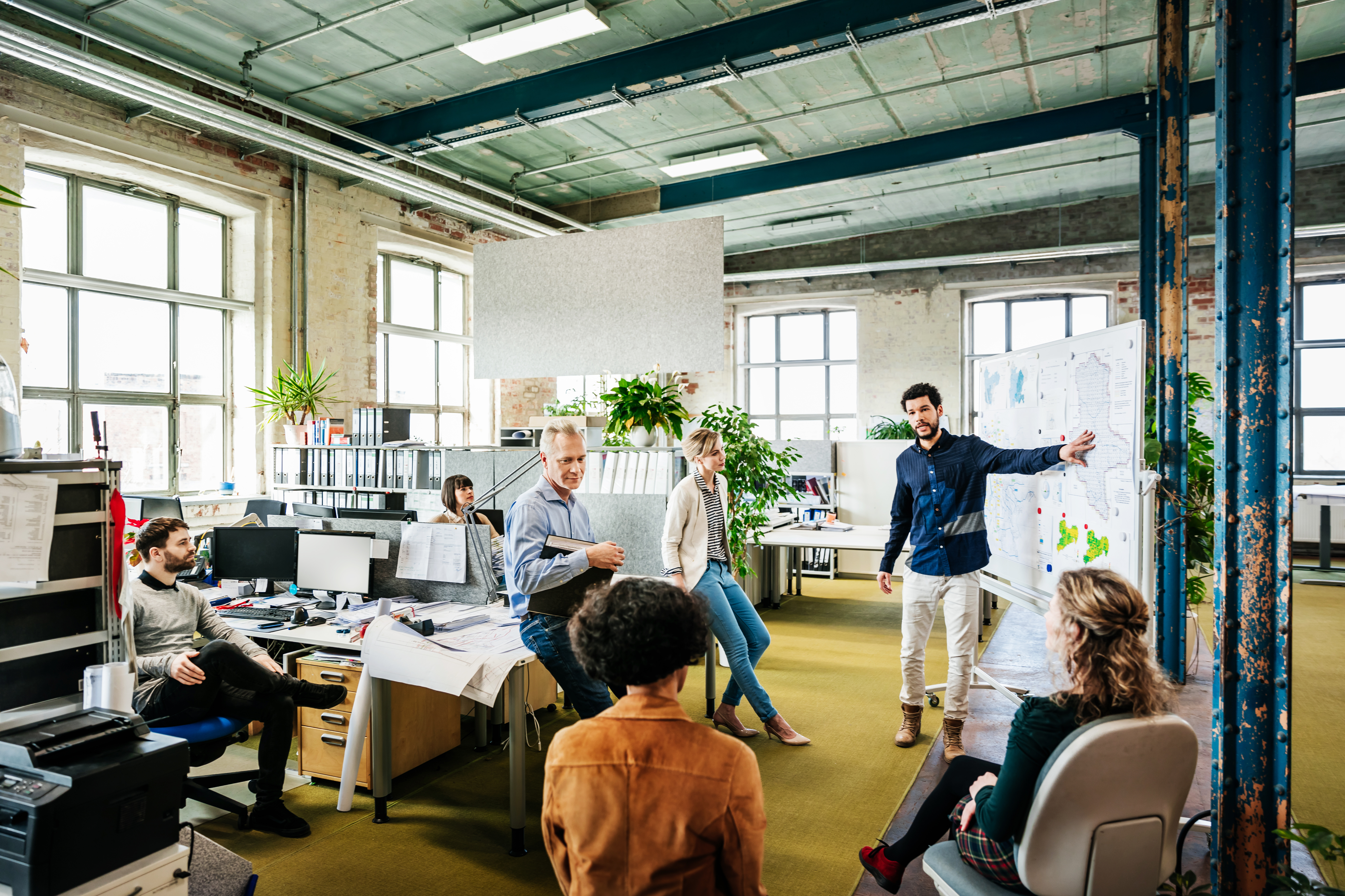 Portrayal of Capella business student presenting to colleagues