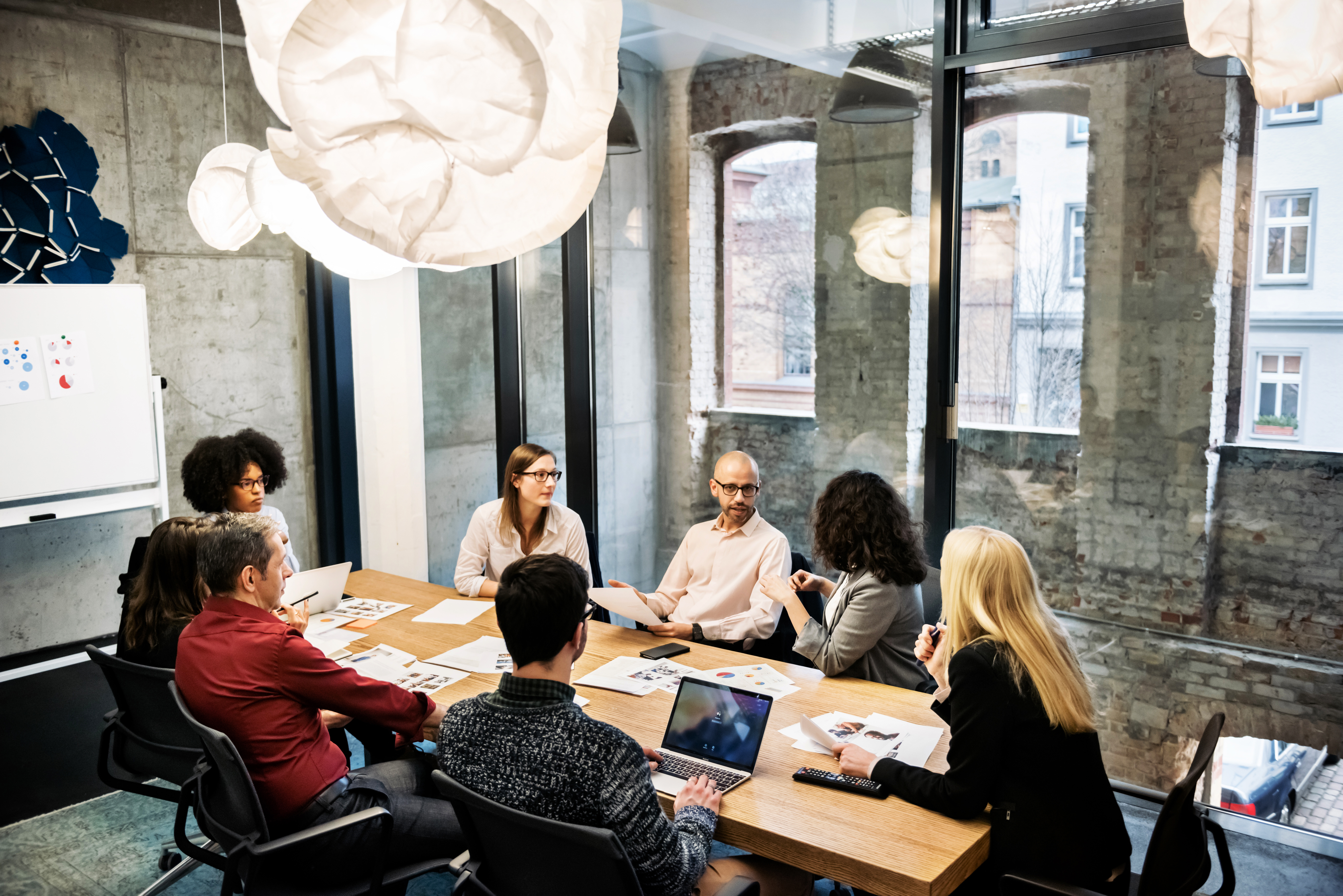 Portrayal of Capella MBA student in leadership meeting