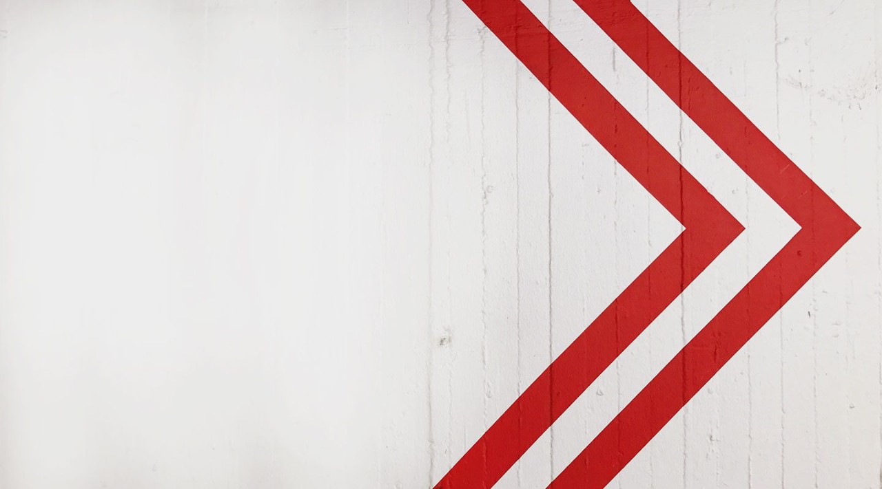 arrows pointing right